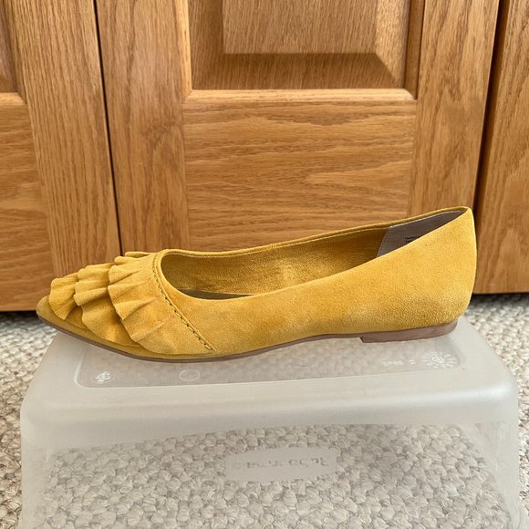 SEYCHELLES - Downstage Mustard Ruffled Flat - Good Condition - Picture 10 of 12